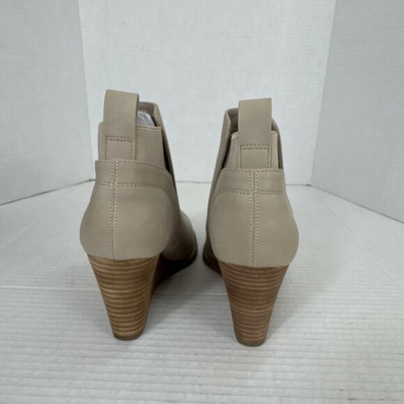 DV by Dolce Vita Gerdy Bootie 7,5 M Beige NWOB 9341 - Picture 3 of 15